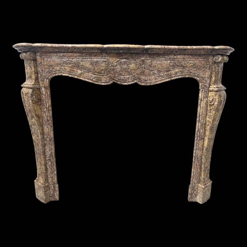 Chemine de style Louis XV Model Pompadour Marbre brche mouchete XIX sic multicolore