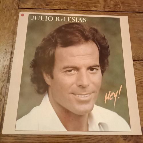 Julio Iglesias : Hey!