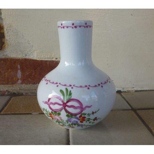 Vase En Porcelaine De Limoges ,Signé Et Estampillé - Dim 14,5x09cm Environ - Décors Floral