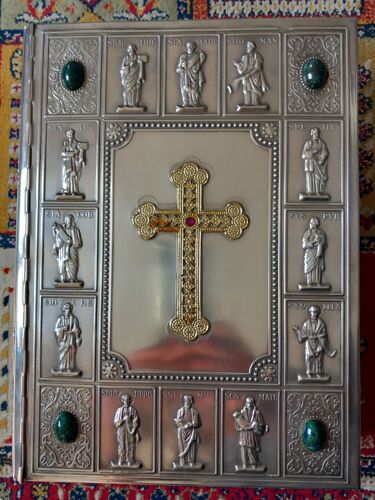 Bible Française Année 1960. Couverture En Métal Repousse D'argent Et Cabochons Pierre Malachite, Pages Franges Dorées. Très Bon État.