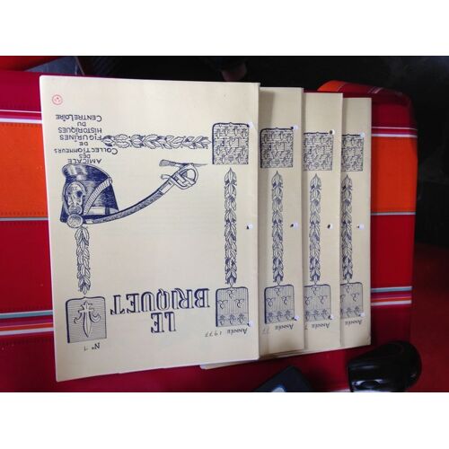 Le Briquet 4  Revues  De 80 Pages Chacun  Environ Club Français De La Figurine Historique . Nombreuses Planches  Numéro  1 N° 2 N° 3 N° 4  Année 1977