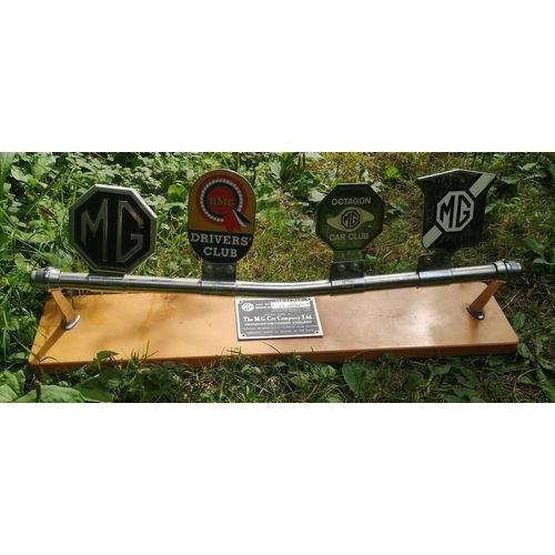 Trophées Mg Car Club Sur Support Bois