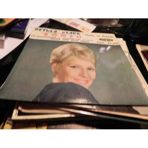 Petula Clark Chante En Francais. 'romeo' + 3