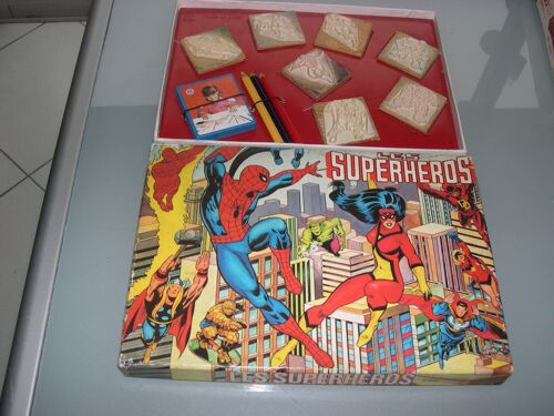Boite Ancienne De Tampons Encreurs "Super Héros "