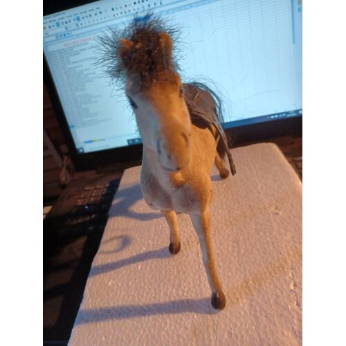 Cheval Marron Clair Genre Velours
