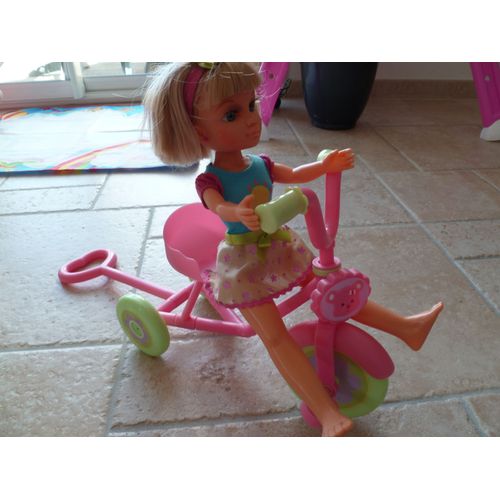 Poupée Sur Son Vélo