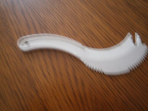 COUTEAU A FROMAGE GRIS MARQUE TUPPERWARE