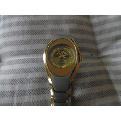 Montre Femme Ou Ado Affichage Analogique Cadran Chromé Argent Et Doré Bracelet Argent Et Doré Le Griffon