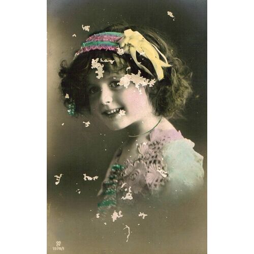 Carte Postale Ancienne, France, Petite Fille, Sourire