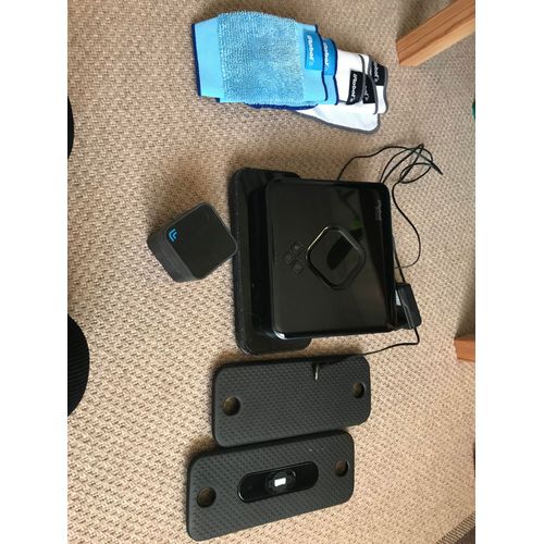 Robot balayage et lavage Irobot BRAAVA 380 - Avec ses accessoires et notice. Avec sa balise de pilotage.