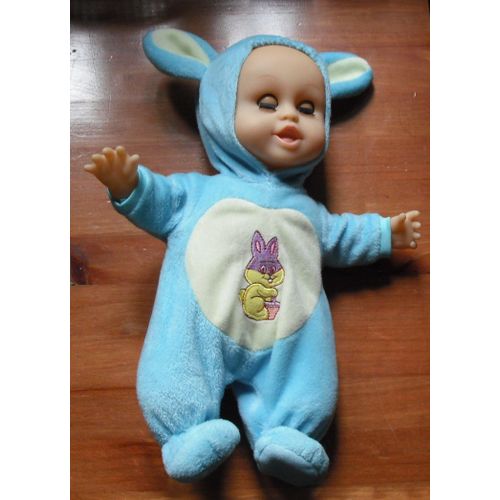 Poupée Habillée En Lapin Bleu