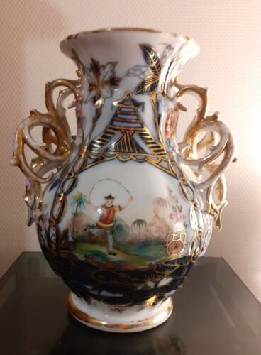 Vase En Porcelaine de Bayeux. Période Gosse ( 1849-1877).