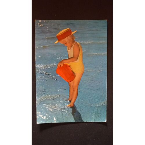 Enfant À La Mer