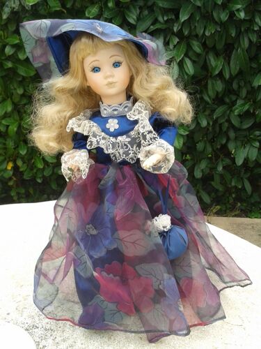 Poupée Porcelaine Automate