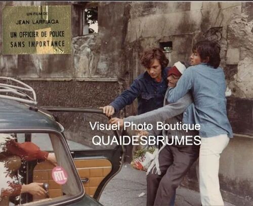 Un Officier De Police Sans Importance: Photo Glacée D'exploitation Cinématographique -Format 23.5x29.5 Cm- De Jean Larriaga Avec Marc Porel, Julian Negulesco, Dani, Robert Hossein, Charles Denner 1973