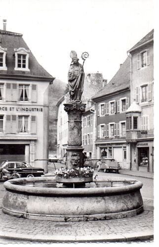 68 Alsace / Thann - Cpsm  "Fontaine De Saint-Thiébaut", Commerces, Voitures