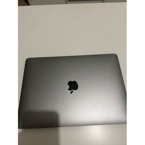2020 Apple MacBook Air (QWERTY Anglais) Gris Sideral. Je le vend avec le chargeur et la boîte. Je tiens à préciser que l'ordinateur surchauffe mise à part ça il marche super bien !