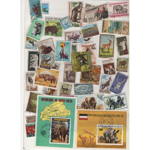 Thematique: Lot De 130 Timbres Représentant Des Animaux(Mammifères), Tous Pays Et Tous Différents.