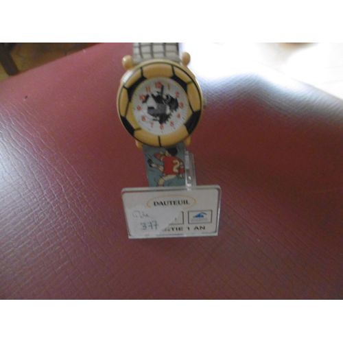 Montre Enfant Affichage Analogique Quartz Cadran Jaune Et Noir Avec Ballon Foot Bracelet Plastique Blanc Et Vert Dauteuil E004a03