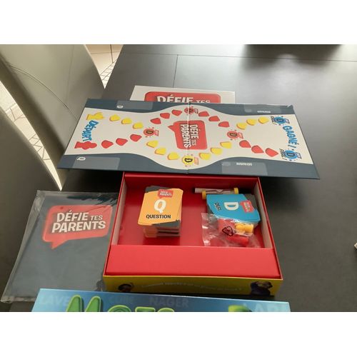 Vends Jeu De Société Défie Tes Parents. Jeu Simple Et Convivial. Question Pour Les Parents Et Question Pour Les Enfants Pour Un Affrontement Très Rigolo Avec Des Défis En Jeu