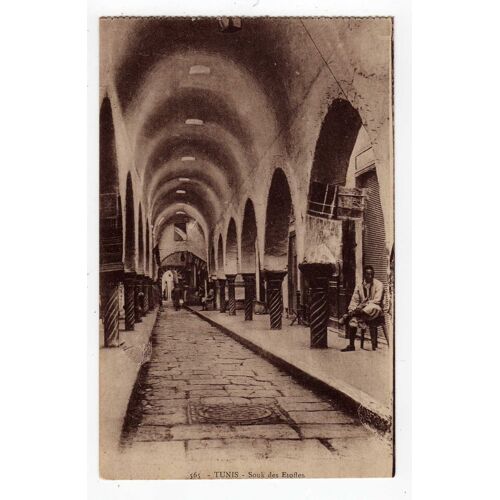Carte Postale Ancienne Tunis Souk Des Etoffes Tunisie Editions E.M.T.Arcades Galerie Vendeur Assis