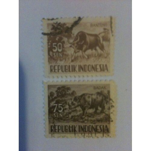 Lot De Deux Timbres Animaux Indonésie