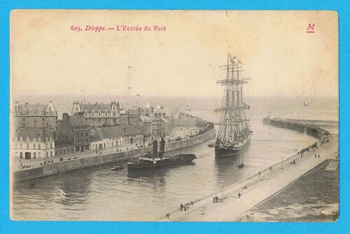 Dieppe  L'entrée Du Port  Carte ( Vierge )