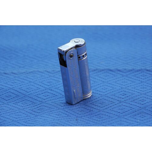 Briquet Populaire À Pétrole. En Aluminium.