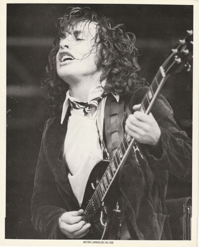 Superbe Photo Cartonnée 25x20cm Angus Young ( Ac/Dc ) Al 159
