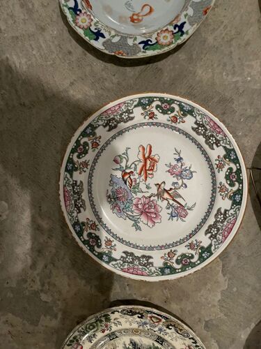 12 Assiettes Anciennes De Collection