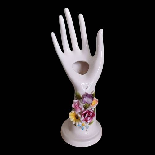 Main portebijoux en cramique blanc