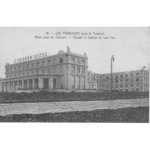 Cpa Le Tréport Les Terrasses Façade Et Galerie Du Côté Mer