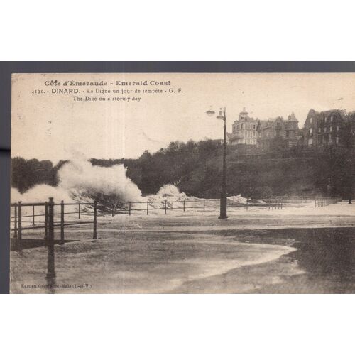 Carte Postale De Dinard (Ile Et Vilaine) La Digue Un Jour De Tempête (Réf.4191)