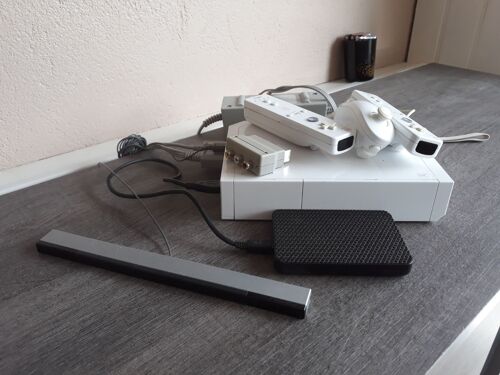Wii Avec Balance Wii , Disque Dur, Carte Sd, 11 Jeux Et Divers Accessoires