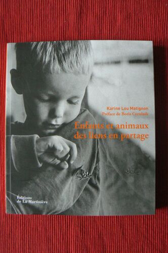 Enfants Et Animaux Des Liens En Partage
