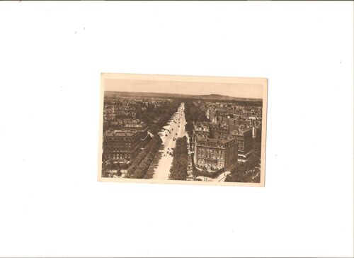 Paris Avenue Foch Vue De L Arc De Triomphe Dans Le Fond Le Mont Valerien