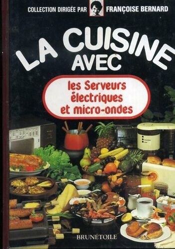 La Cuisine Avec Les Serveurs Électriques Et Micro-Ondes
