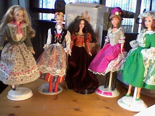 5 Barbies Du Monde
