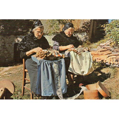 Carte Postale - Traditions- Costumes- Desnrellieres - Les Fuseaux Du Velay