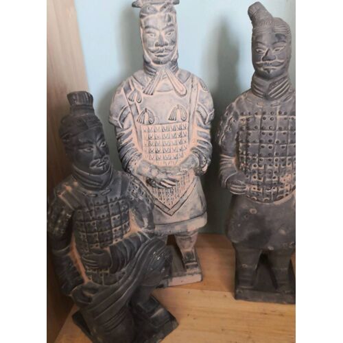 Lot de 3 soldats Xian en terre cuite Maison du monde. Hauteur 22cm et 18cm. .