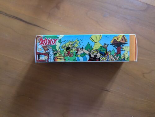 Astérix Mc Donald's 2011 Rouleau D Activités : Astérix Et Obélix Dans Leur Village Gaulois