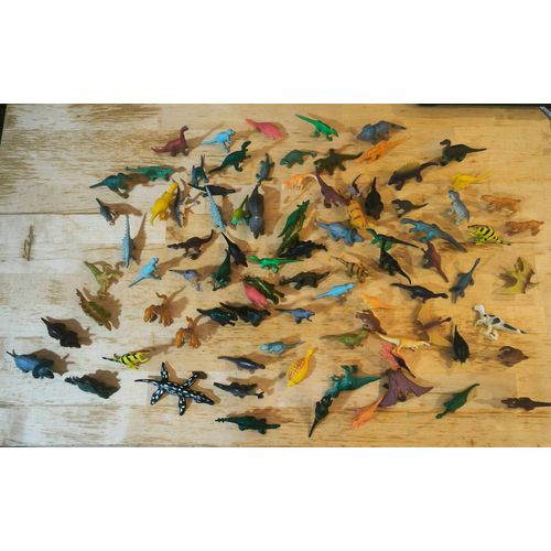 Lot de 88 Mini Dinosaures en plastique