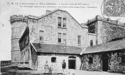 Cpa - Sites - Meteo- L'observatoire Du Mont Aigoual En 1907 - L'entree -Altitude 1657 Metres