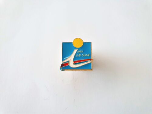 Pins Ivry Sur Seine Val-De-Marne 94