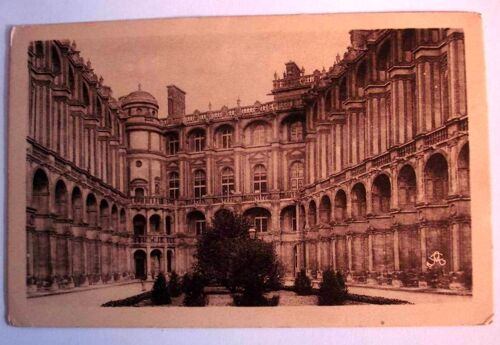 Carte Postale Ancienne 78 Yvelines Saint Germain En Laye Le Chateau Cour Interieure