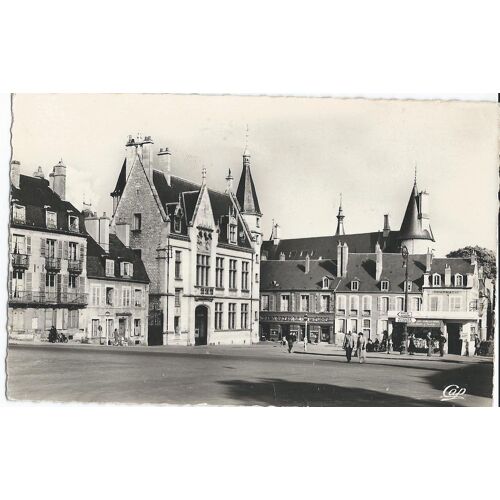 Nevers. La Place Carnot.