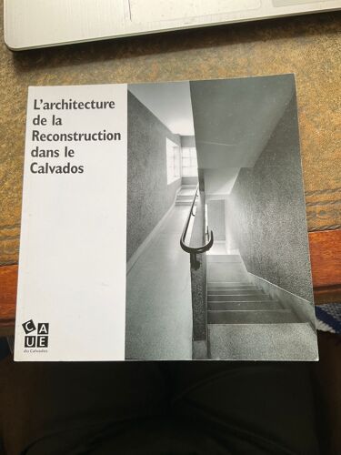 L'architecture De La Reconstruction Dans Le Calvados Catalogue D'exposition Broché Paru En 2015 Chez Caue Du Calvados