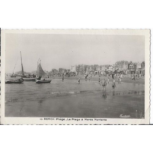 Berck La Plage À Marée Montante. Carte Postale 1948