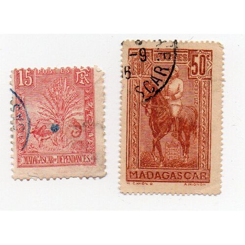 Madagascar- Lot De 2 Timbres Oblitérés Divers