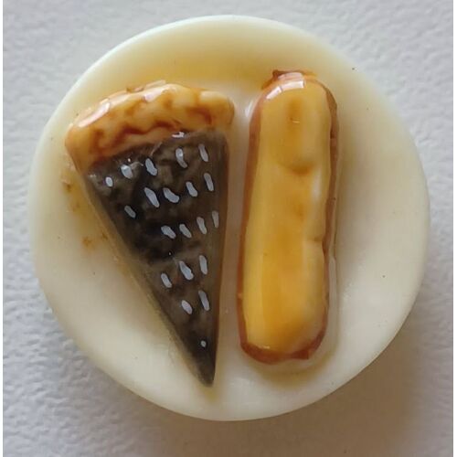 Fève Brillante Porcelaine - Boulanger Pâtissier Paul 2004 Gâteaux Pâtisseries Sur Assiette